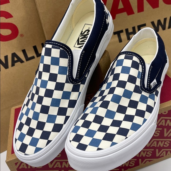 Vans Men’s Blue Checkerboard Classic Slip-On
Tri-Tone Check Navy
VN000D5PBX9 - Picture 8 of 16